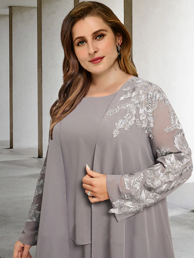 Zweiteiliges A-Linien-Kleid in Übergröße mit geschwungenen Schultern, elegantes Kleid für die Brautmutter, formelles, knielanges, ärmelloses Chiffon-Kleid mit Rundhalsausschnitt und Rüschenapplikationen